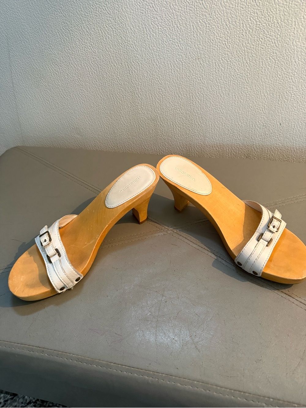 Vintage Classic White Leather and real wooden Slide Heels - Picture 3 of 4